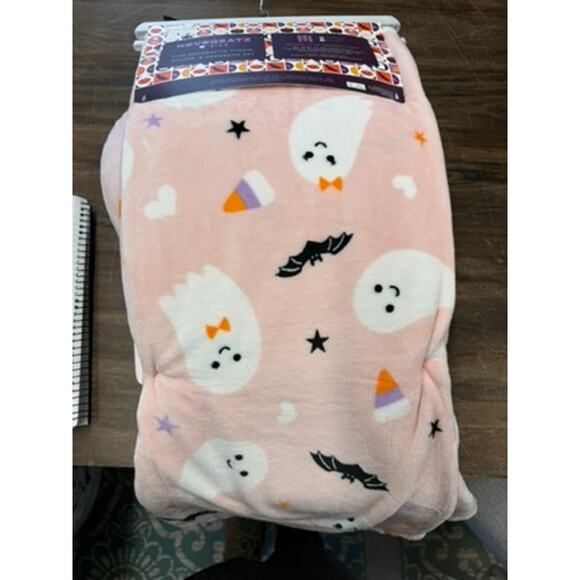 Adorable Pink Halloween Blanket Set, Heart Pillow, Bat Headband, Ghosts, Bats - Picture 5 of 6